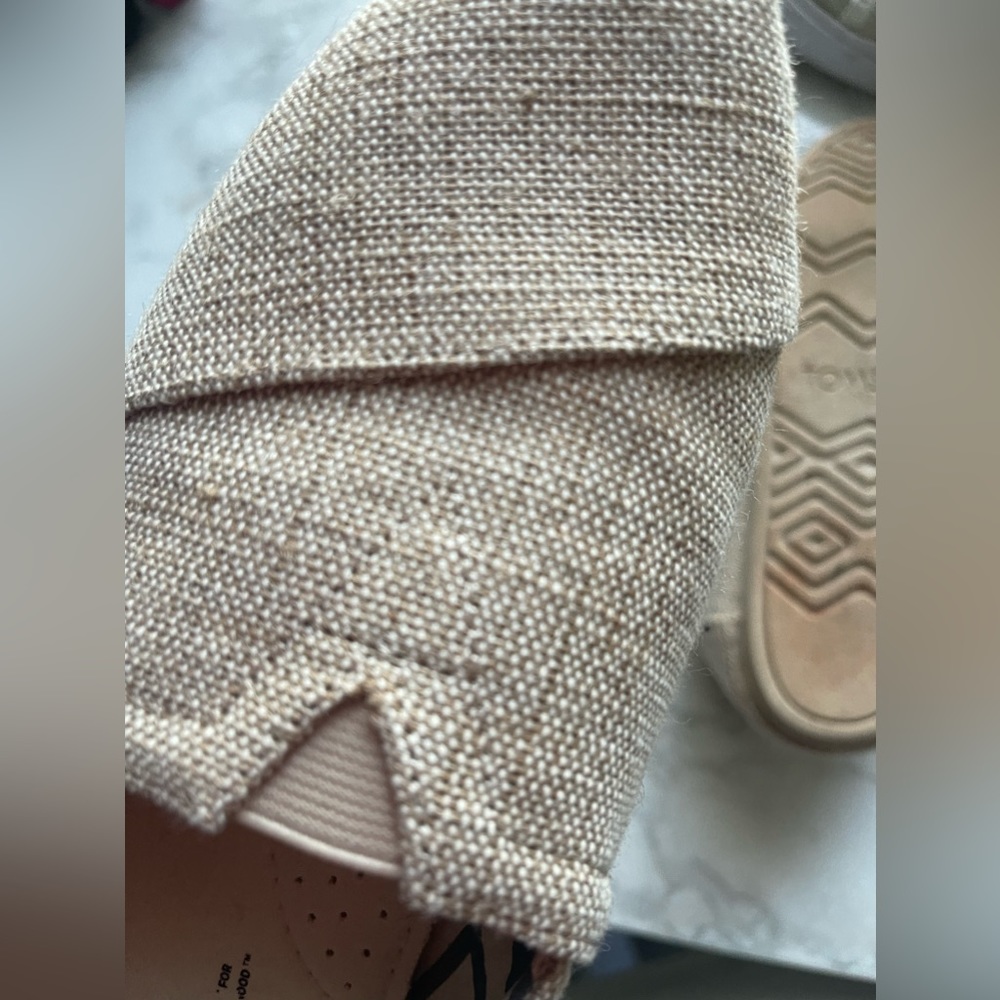 Toms - Picture 3 of 3